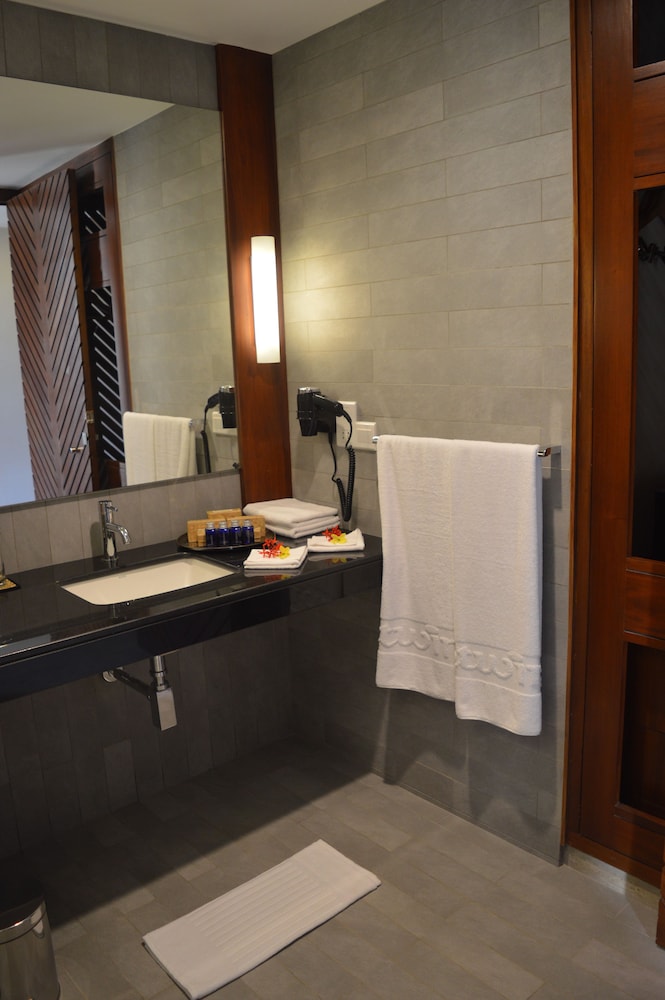 Deluxe King Room photo 2