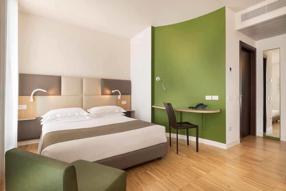 Double Room (Premiere) photo 1