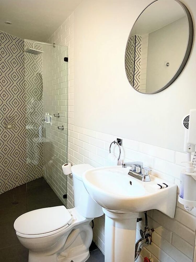 Deluxe Room - Photo 5