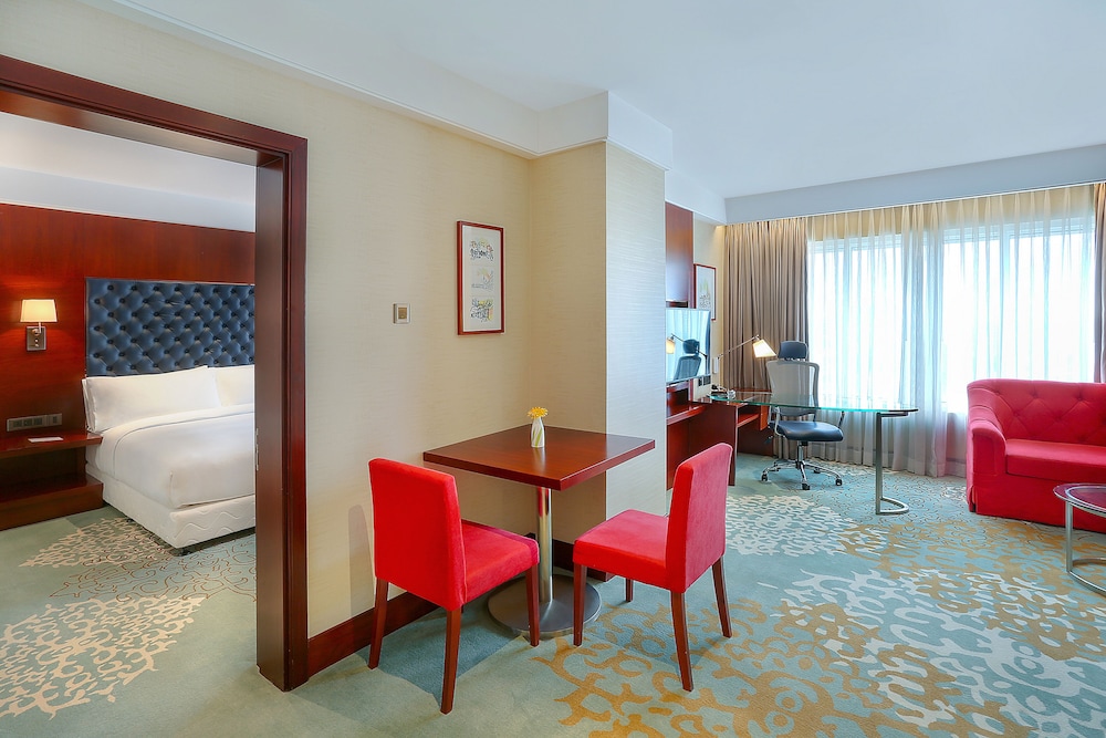 Suite, 1 Bedroom - Photo 1