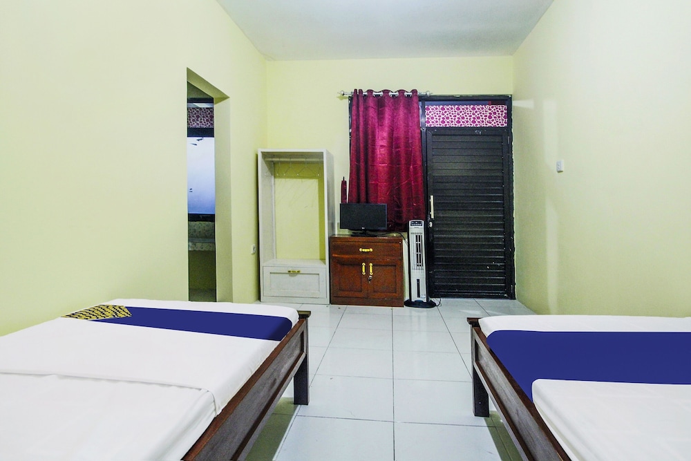 Economy Twin Room photo 3
