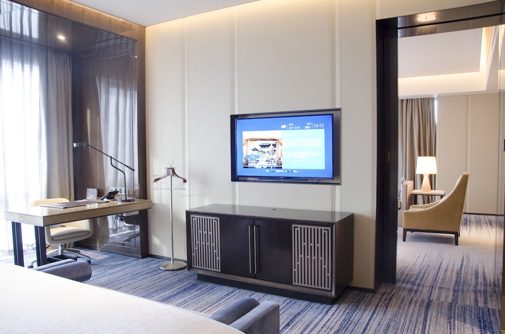 Club Studio Suite, 1 Bedroom, Balcony photo 2