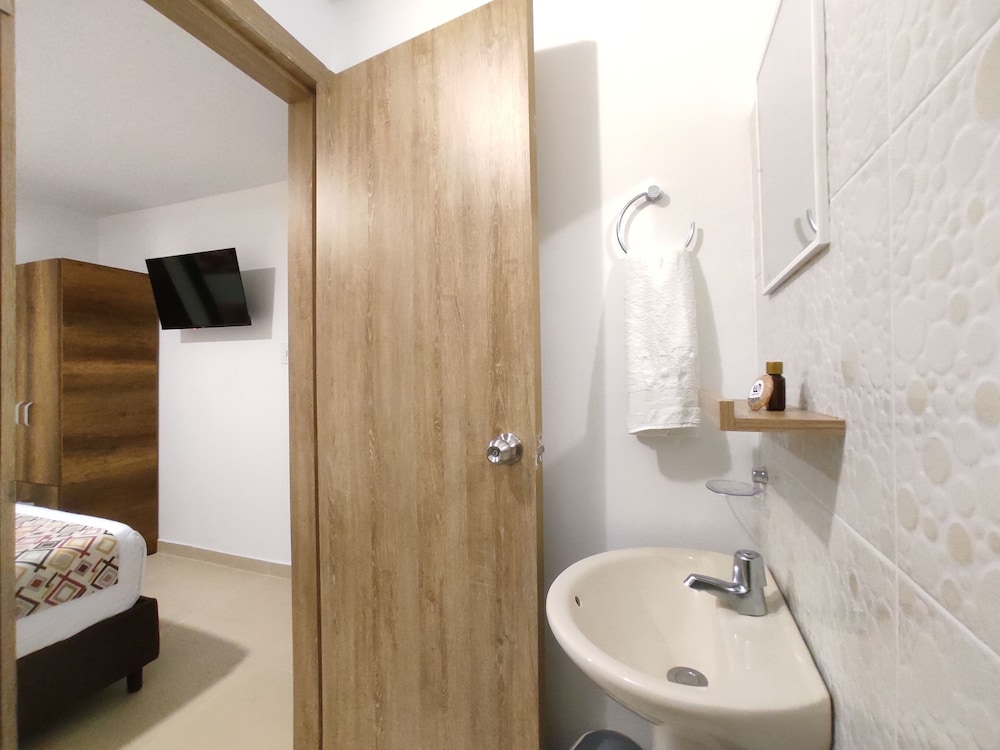 Business Room, 1 Queen Bed photo 3