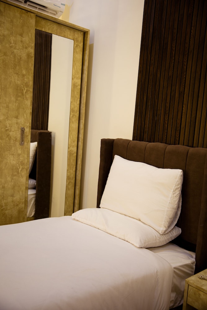 Deluxe Double or Twin Room photo 3