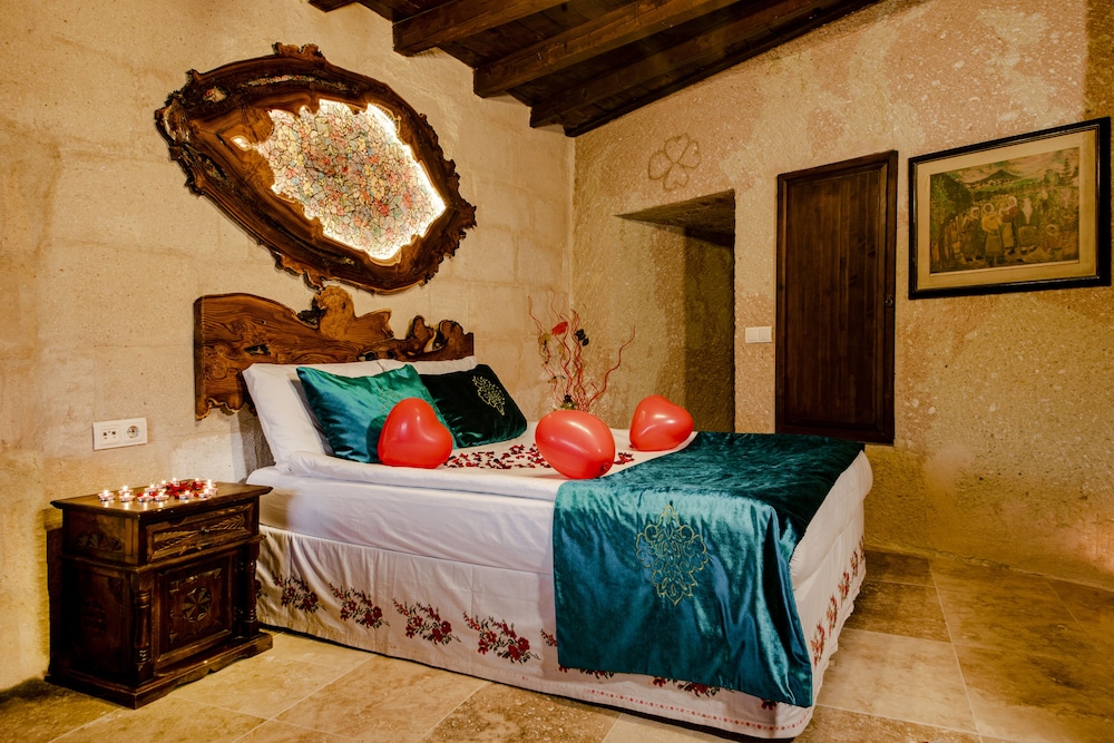 Honeymoon Suit-204 photo 1