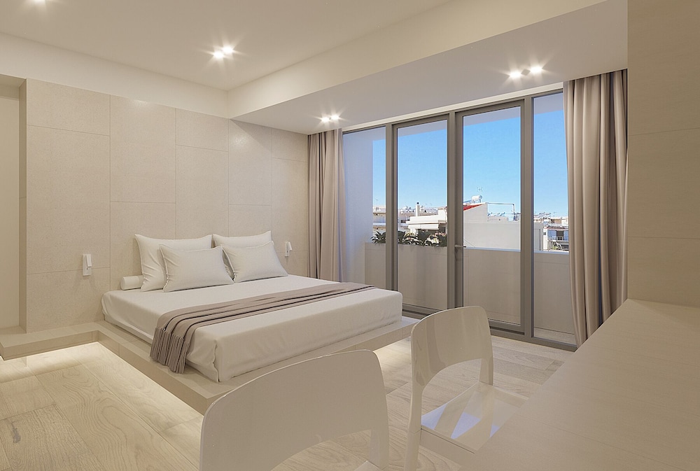 Suite with Private Steam Room and Direct Pool Access
