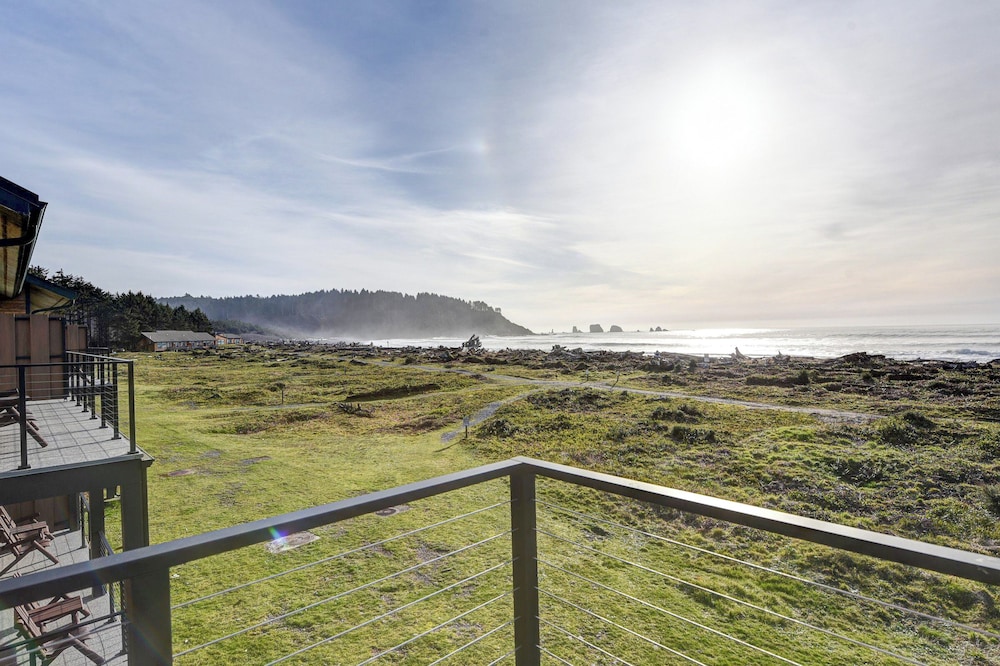 Premium Studio, 1 King Bed, Ocean View, Oceanfront
