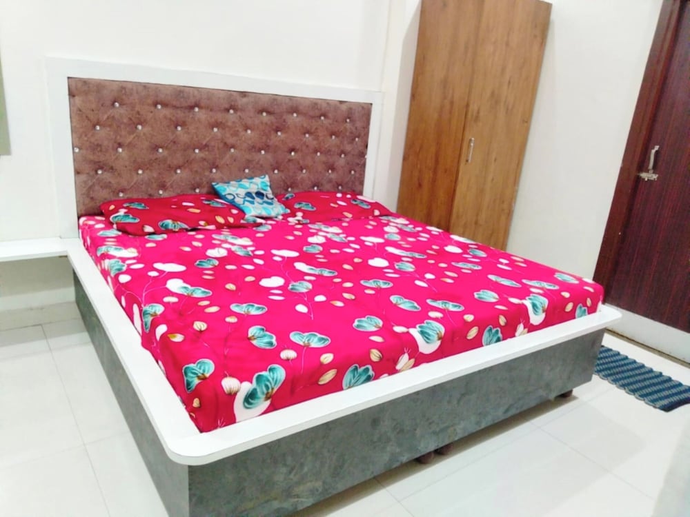 Deluxe Triple Room, City View