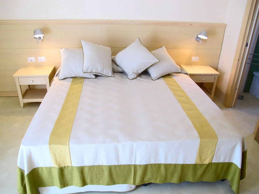 Junior Suite, Garden View (Deluxe) photo 1