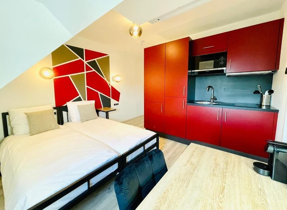 Basic Apartment - Photo 8