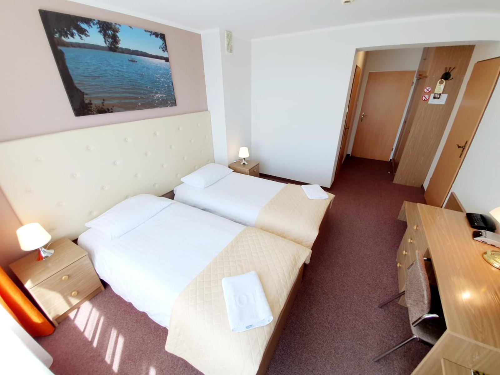 Twin Room with Lake View photo 1