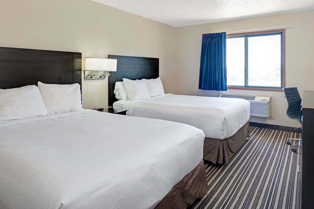 Standard Room, 2 Queen Beds, Non Smoking - Photo 1