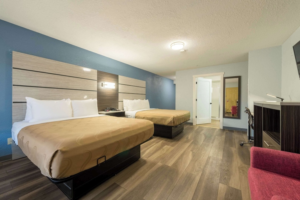Suite, 2 Queen Beds, Non Smoking