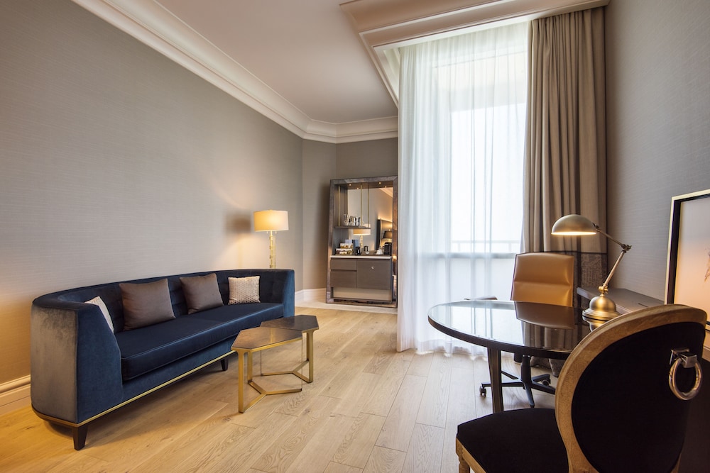Club Room, 1 King Bed, Club Lounge Access - Photo 7