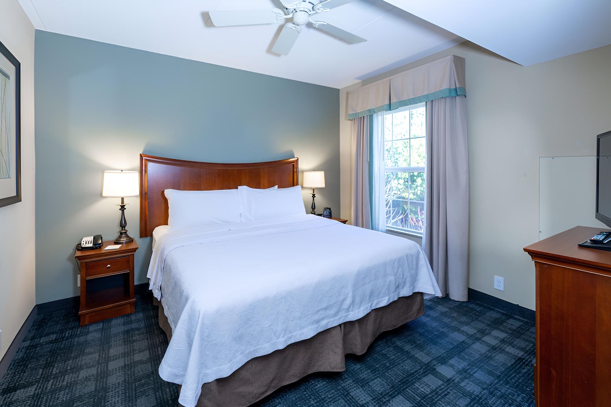 Suite, 1 King Bed, Non Smoking - Photo 4