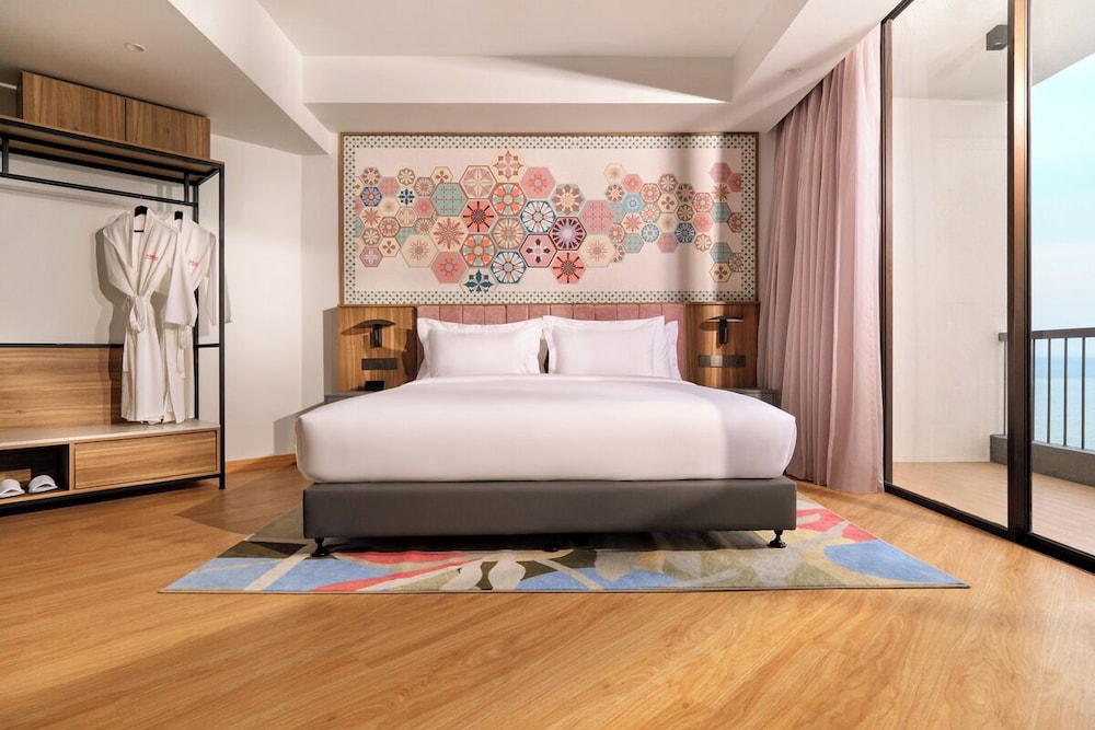 Junior Suite, 1 King Bed (Social)