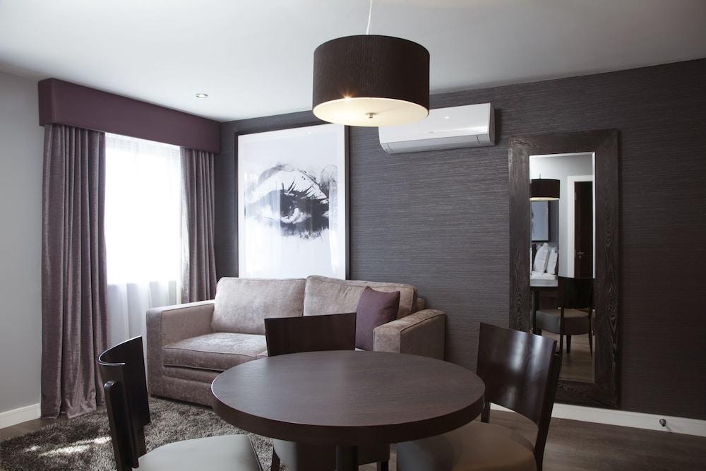 Super-Luxe Studio (Sleeps 4, Apartment 26)
