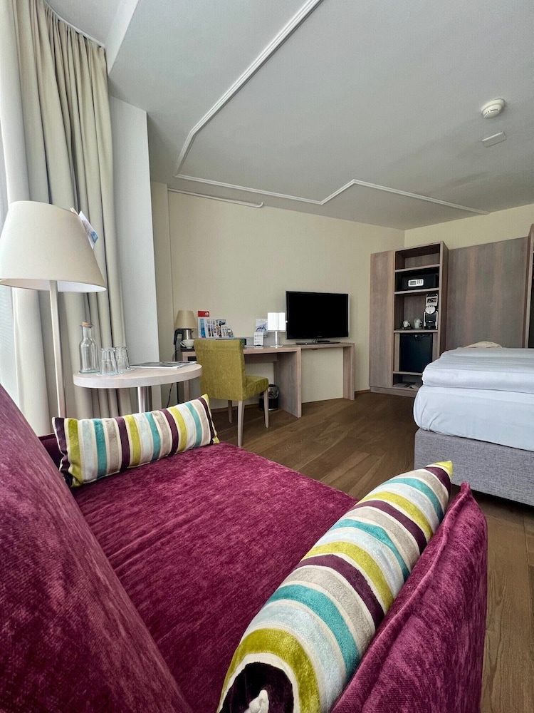 Superior Triple Room, Non Smoking, Private Bathroom (1 King bed)