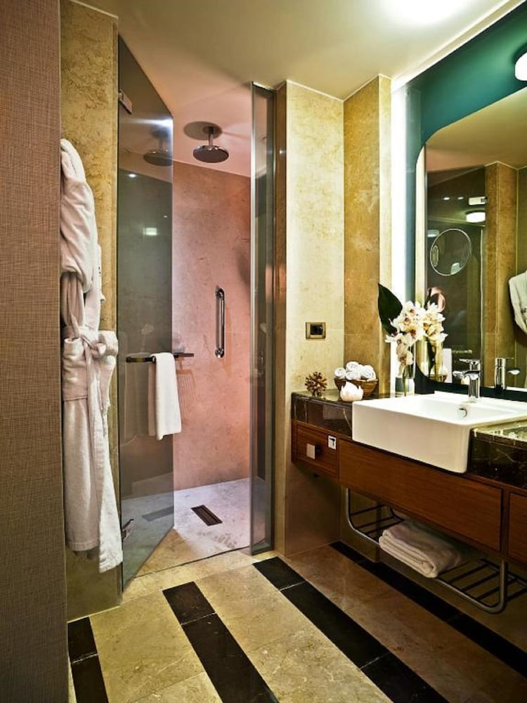 Deluxe Room, 2 Twin Beds, Smoking, City View photo 2