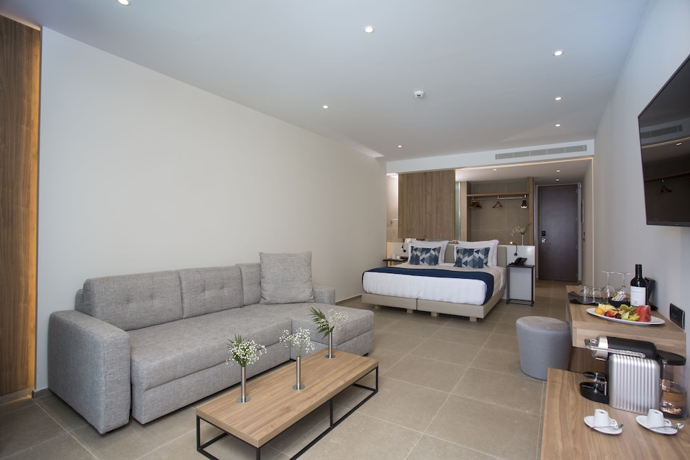 Junior Suite, Private Pool, Sea View, Beachfront