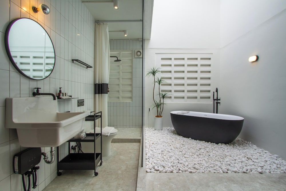 Deluxe Room With Bathtub photo 2