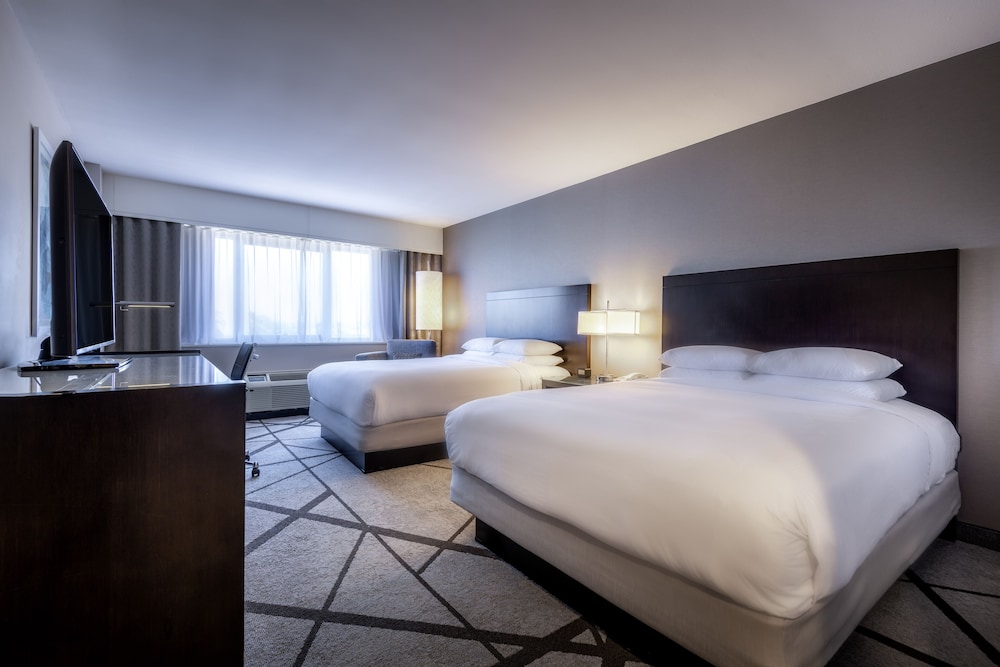 Basic Room, 2 Queen Beds photo 2