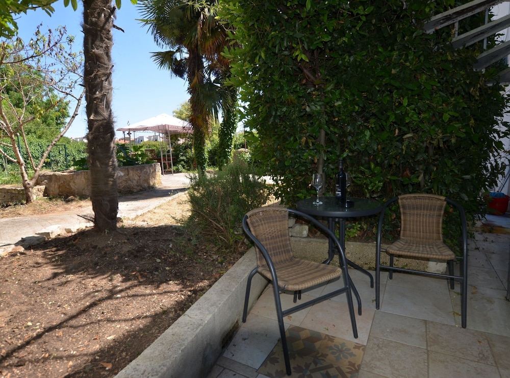 Studio (Studio Apartment with Terrace)