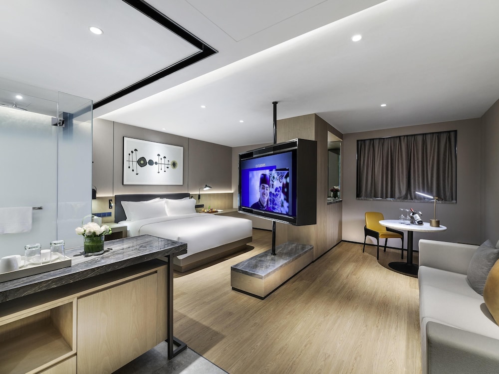 Deluxe Suite, 1 King Bed