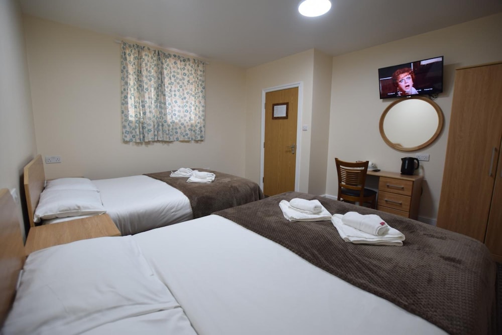Basic Quadruple Room photo 3