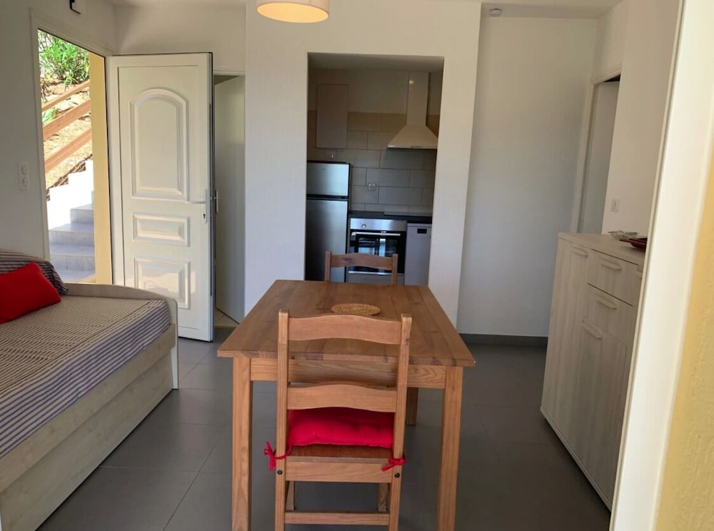 Basic Apartment, Balcony, Sea View photo 2