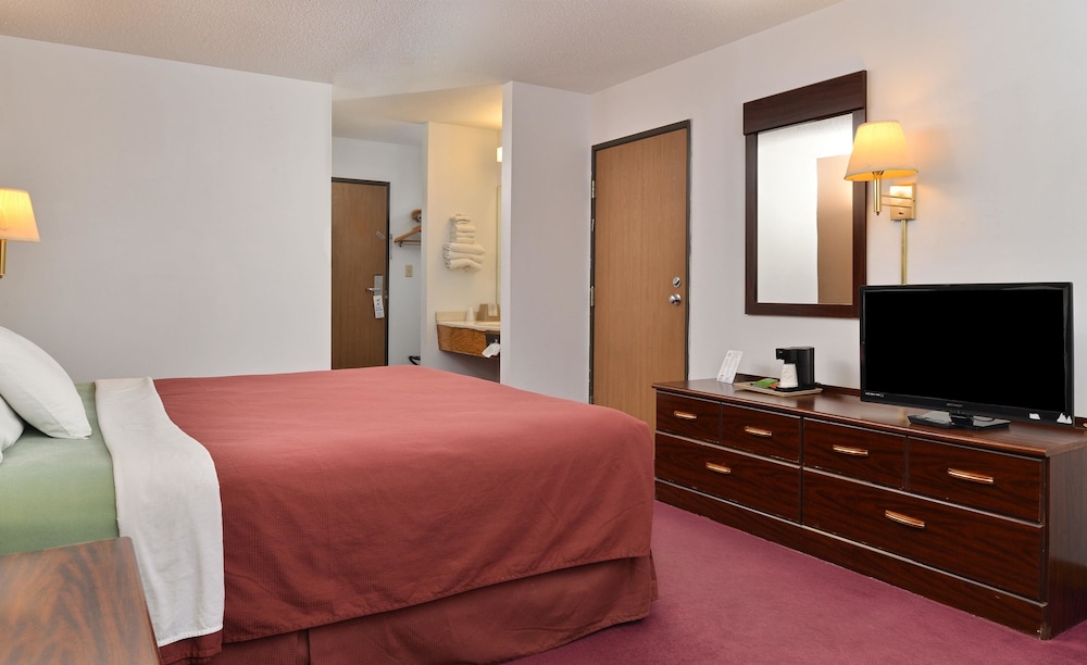 Room, 1 King Bed, Smoking photo 3