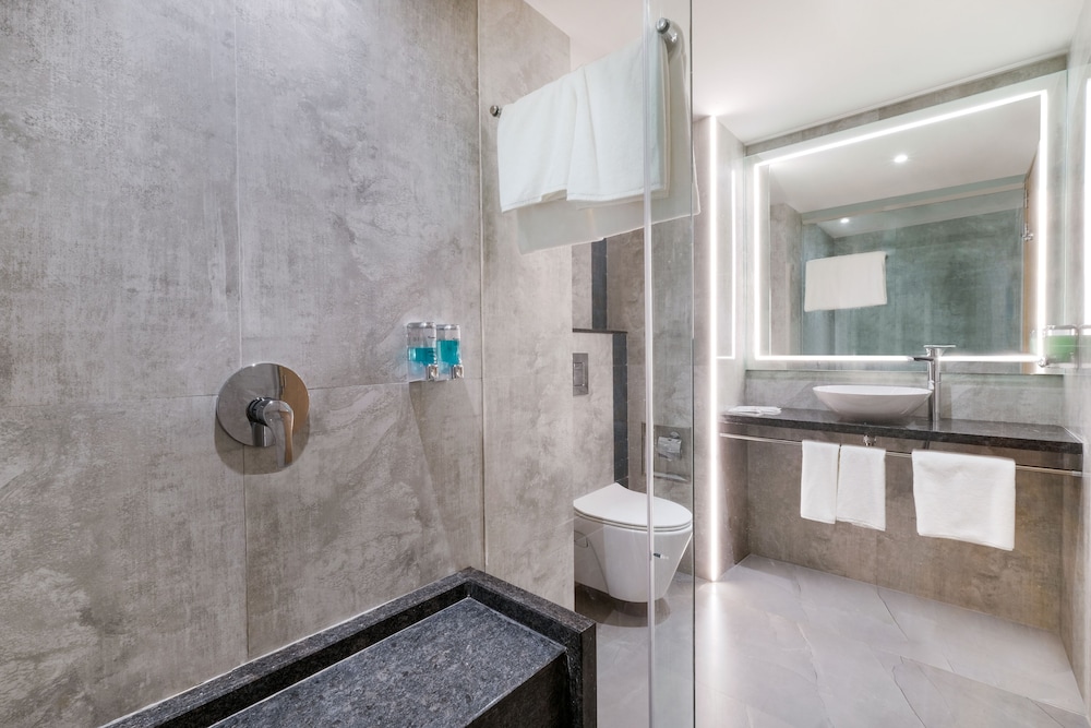 Suite, 1 Queen Bed, City View - Photo 5