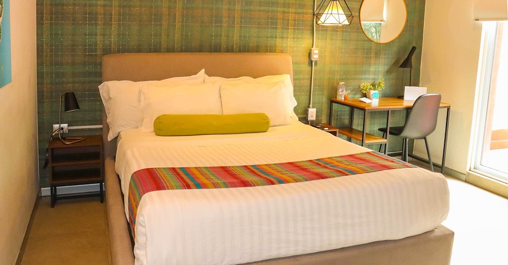 Suite, 1 Queen Bed, Non Smoking, Terrace photo 3
