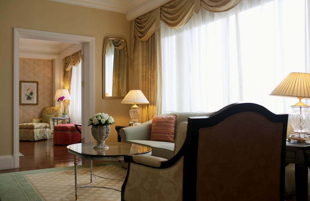 Club Suite, 1 King Bed, Garden View photo 2
