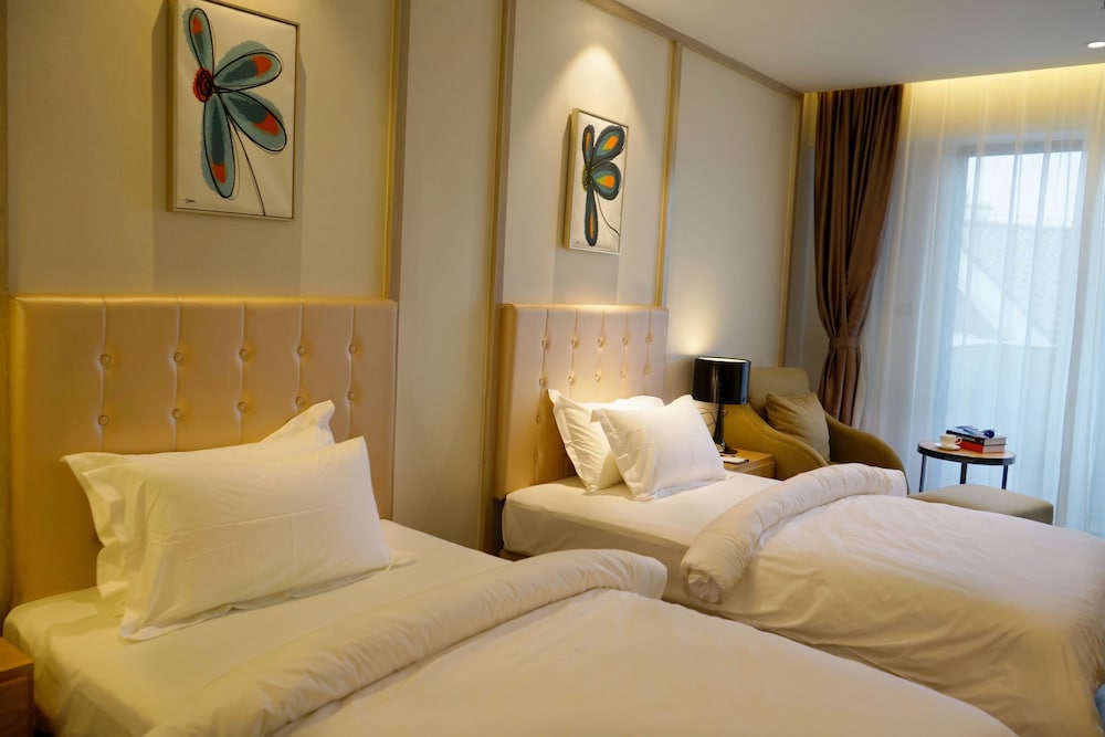 Twin Room (Sassy)