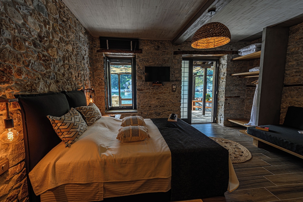 Deluxe Suite, Sea View photo 2