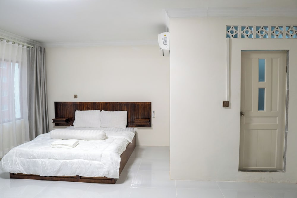 Deluxe Room - Photo 6