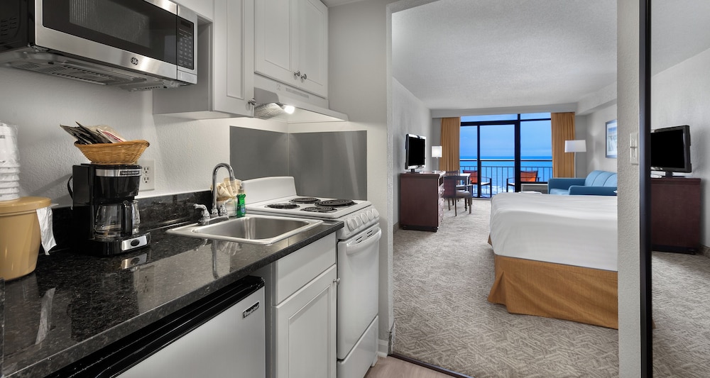 Standard Room, 1 King Bed, Non Smoking, Refrigerator & Microwave (with Single Sofabed;Small Room) photo 2