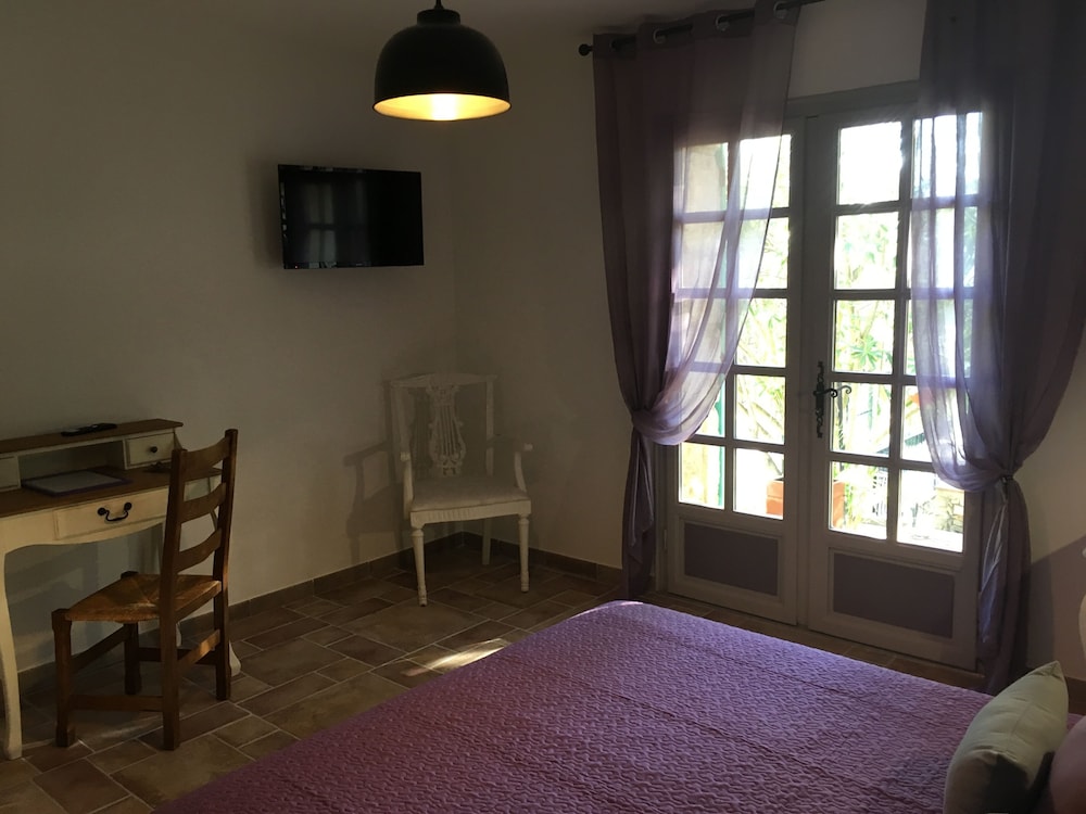 Superior Double Room, Private Bathroom, Pool View photo 3