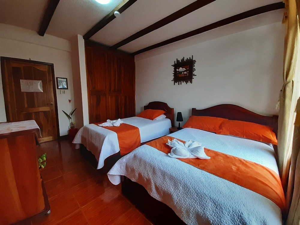Basic Single Room, 2 Twin Beds photo 3