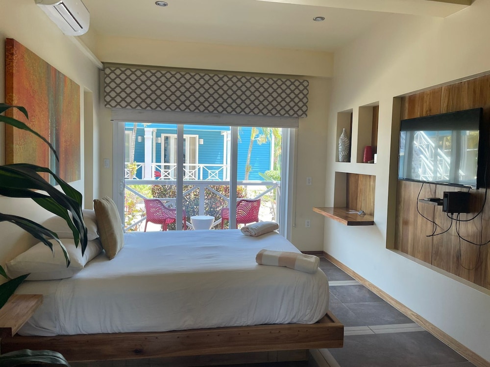 Condo, 2 Bedrooms, Ocean View photo 2