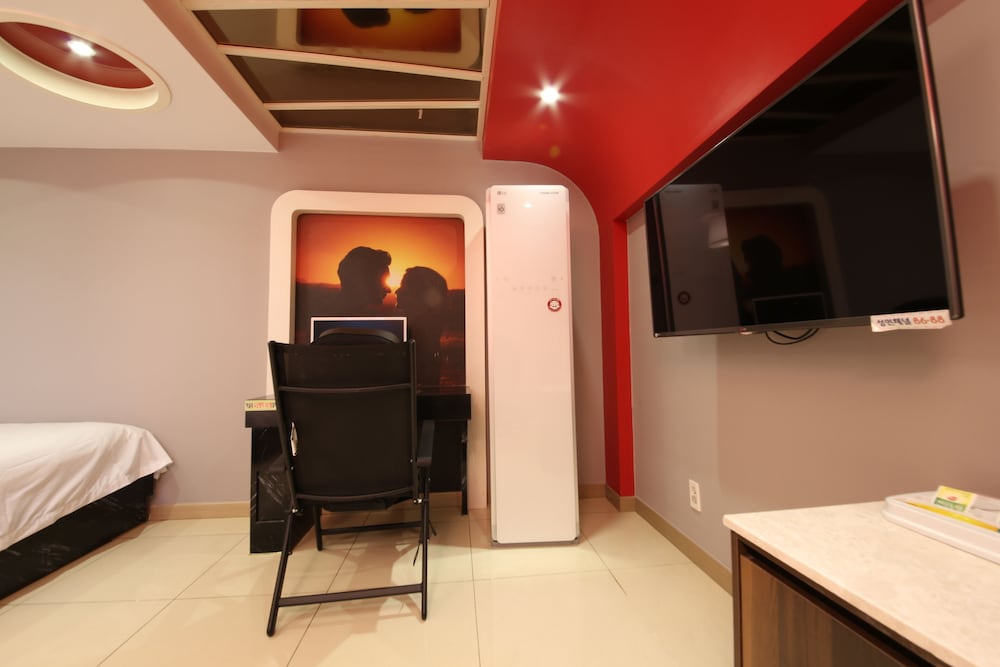 Premier Twin Room (Incl. Styler) photo 3