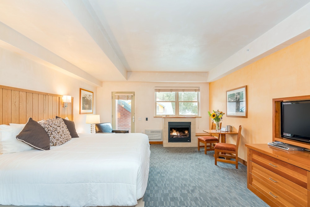 Select Room, 1 King Bed