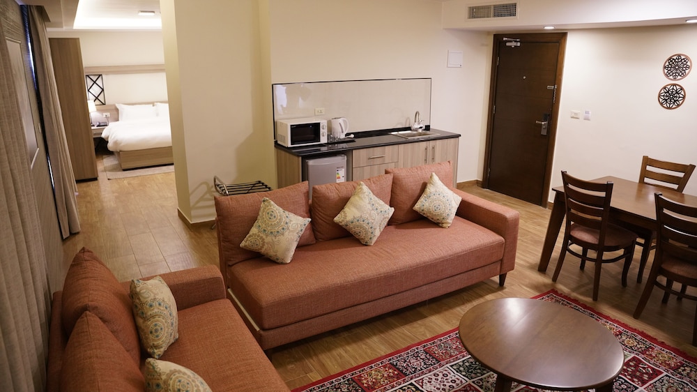 Deluxe Suite, City View