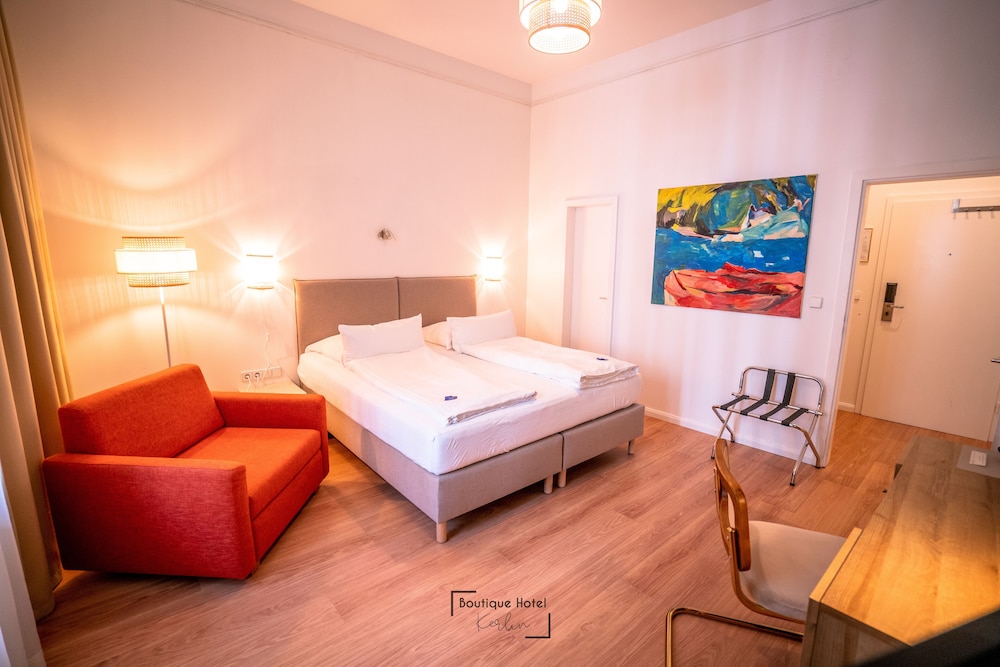 Premium Double Room, 1 King Bed, Balcony, City View photo 1