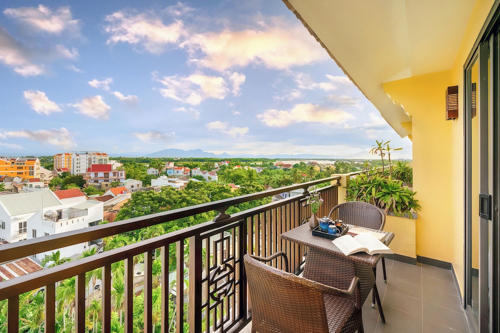 Grand Deluxe Room with Large Balcony photo 2