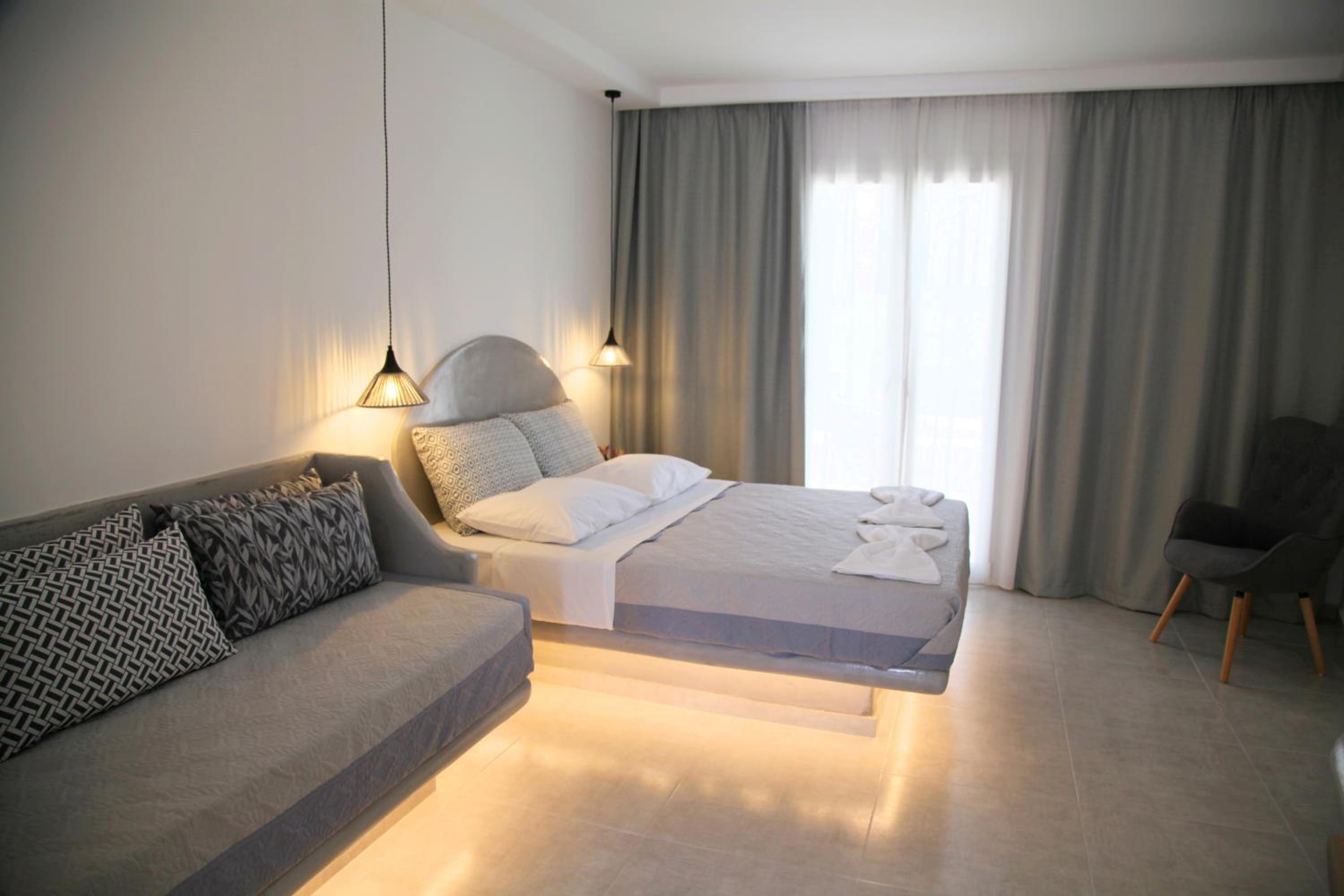 Deluxe Suite with Sea View