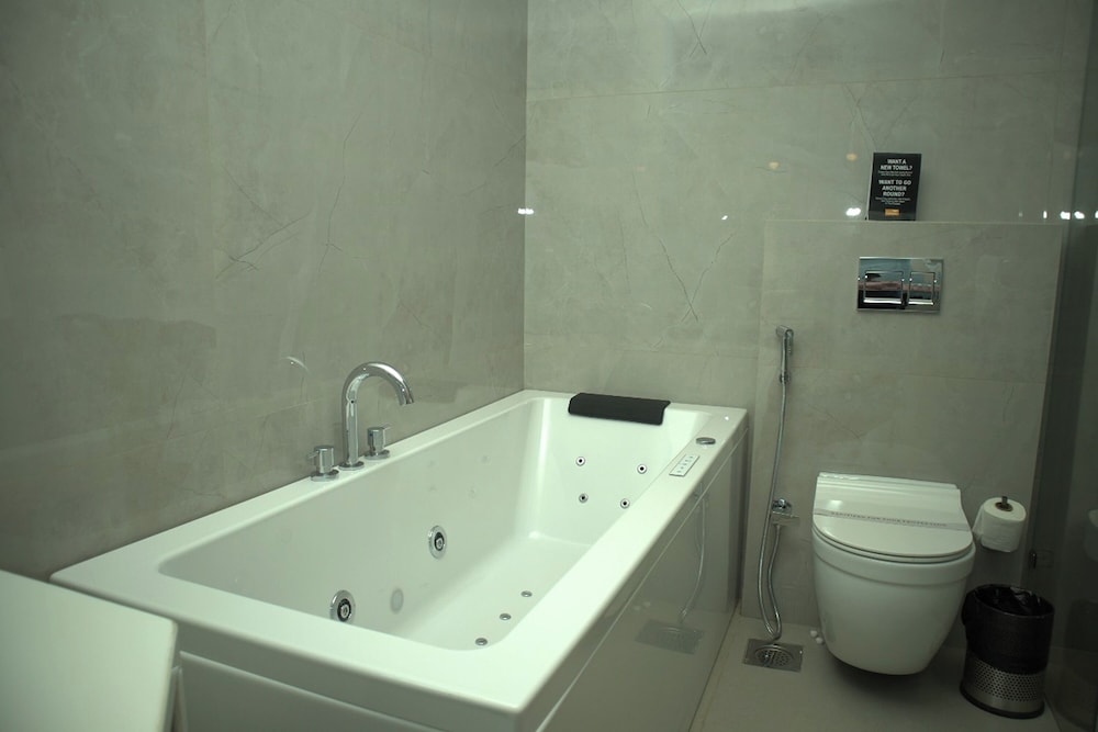 Suite - Photo 6