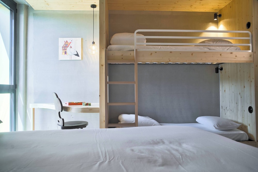 Family Room, Multiple Beds (Pop) - Photo 1