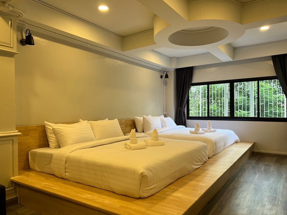 Deluxe Family Room photo 3